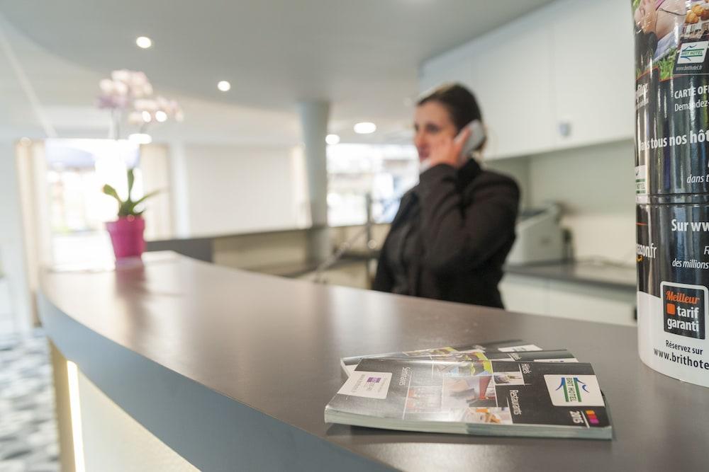 Brit Hotel Macon Centre Gare Bagian luar foto