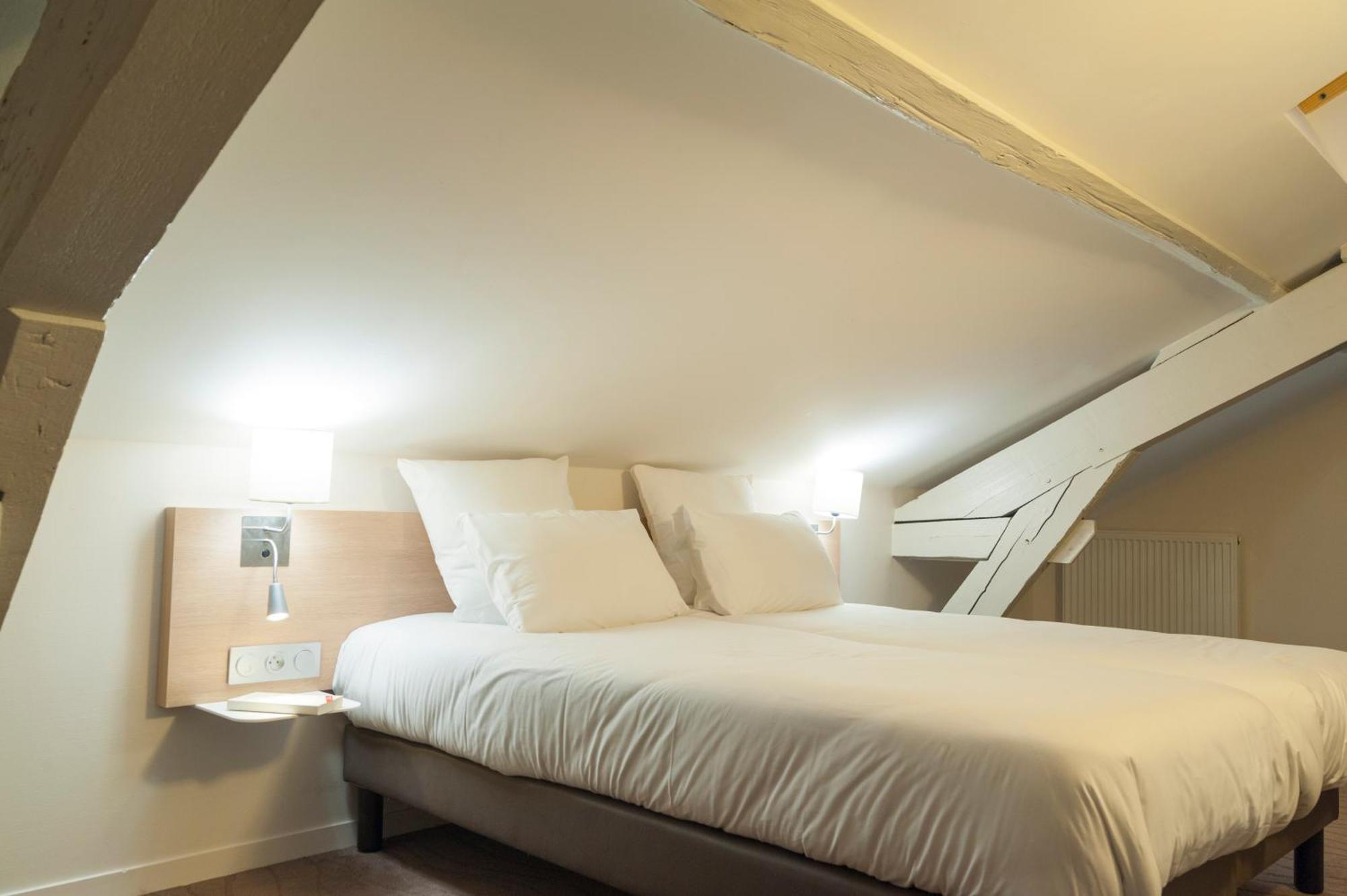 Brit Hotel Macon Centre Gare Bagian luar foto