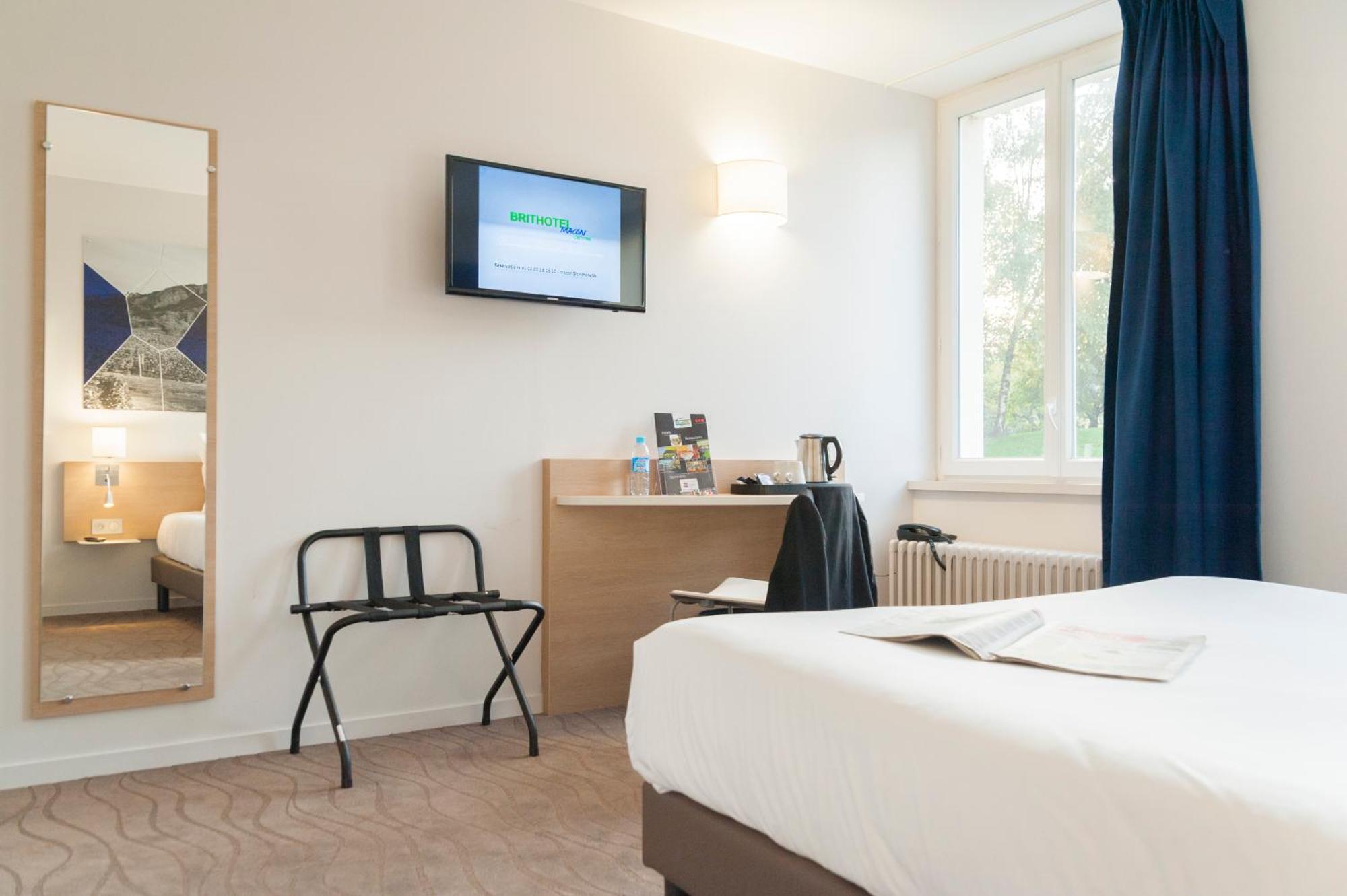 Brit Hotel Macon Centre Gare Bagian luar foto