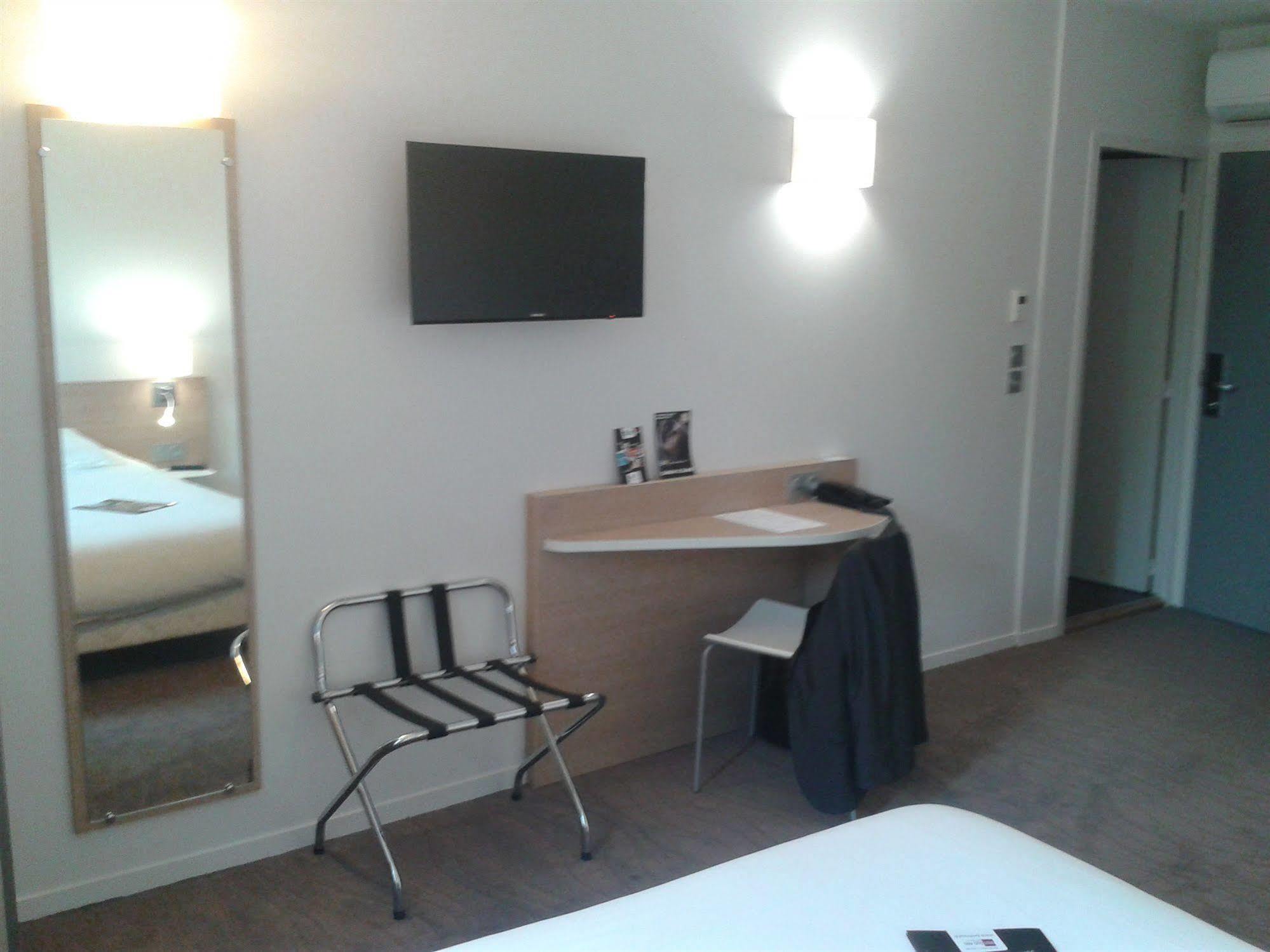 Brit Hotel Macon Centre Gare Bagian luar foto