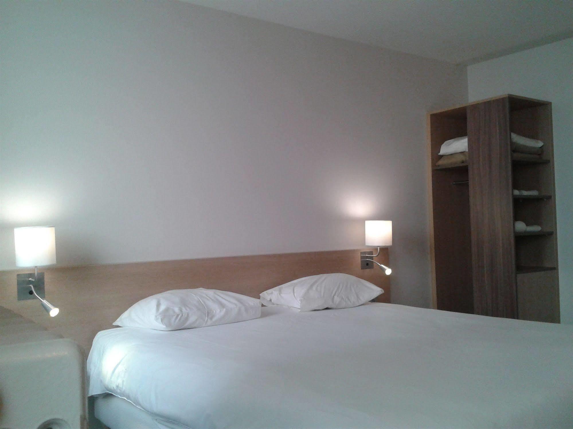 Brit Hotel Macon Centre Gare Bagian luar foto
