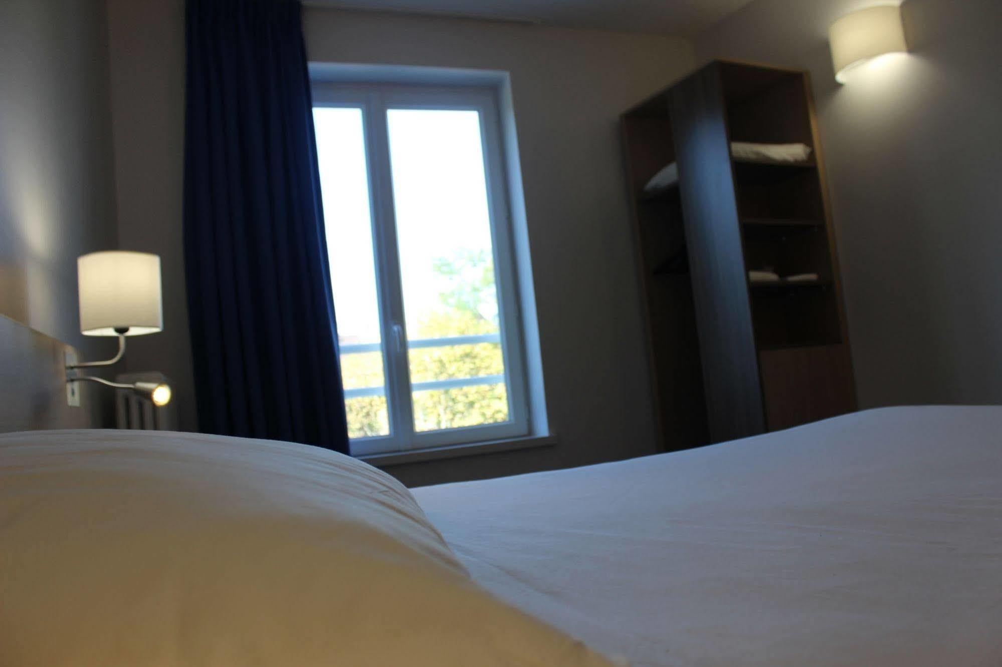 Brit Hotel Macon Centre Gare Bagian luar foto